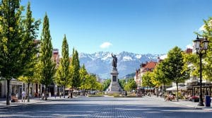 découvrez les raisons qui font de tarbes une ville emblématique du sud de la france, entre patrimoine historique, paysages majestueux et traditions culturelles. explorez ses atouts touristiques, sa gastronomie et ses événements locaux qui attirent chaque année de nombreux visiteurs.